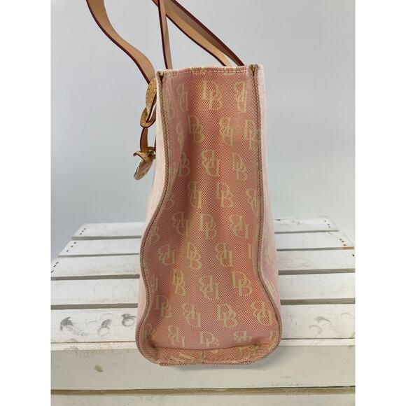 DOONEY & BOURKE LIGHT PINK SIGNATURE PRINT CANVAS  SHOULDER BAG - Picture 8 of 16